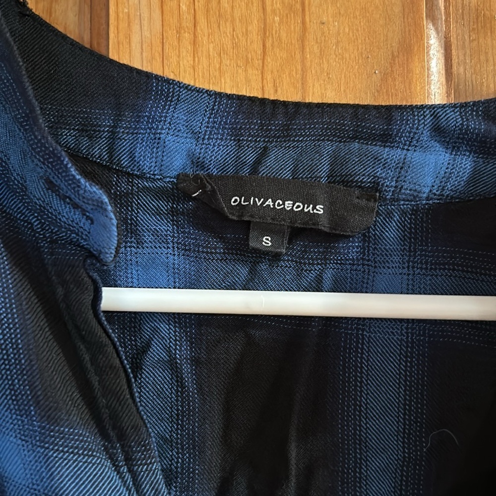 Olivaceous size small women’s plaid button down excellent used condition - Picture 2 of 4